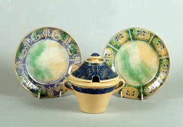 Doulton oldaltányérok és lekváros edény, 1930 körül (kerámia)